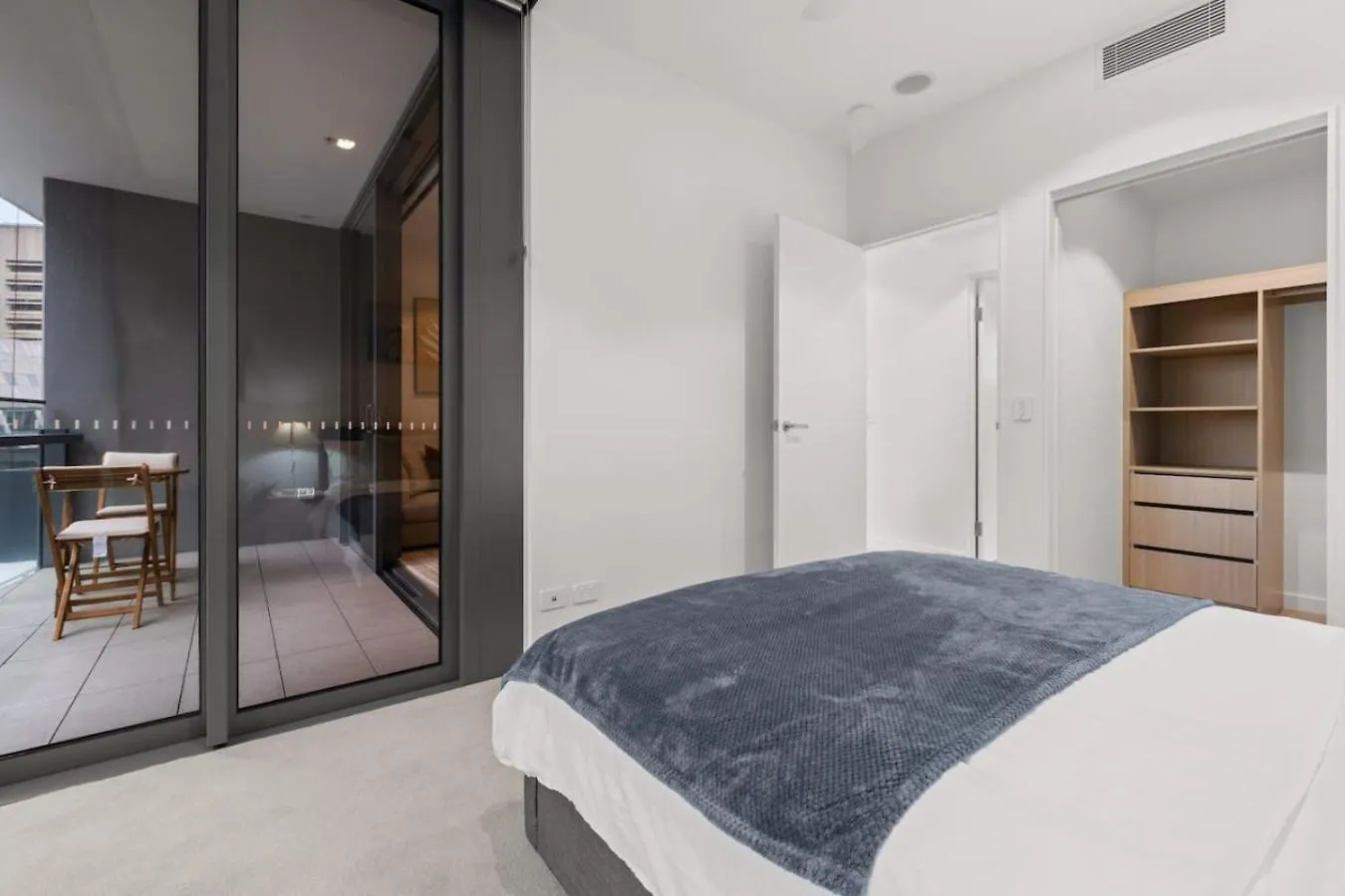 1 Bedroom Apartment In Queens Wharf Brisbane Australia