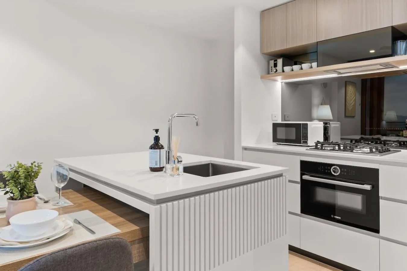 1 Bedroom Apartment In Queens Wharf Brisbane