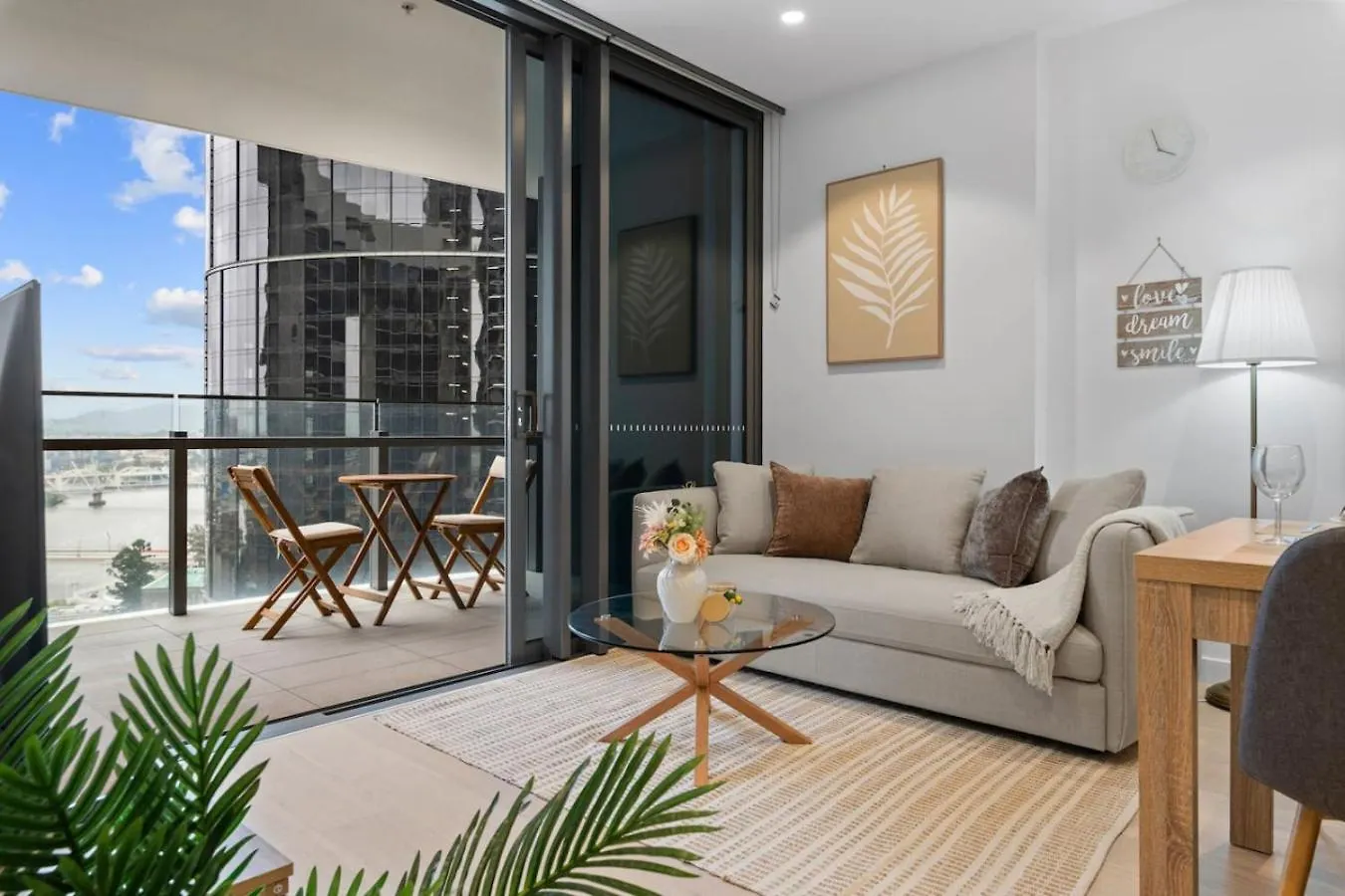 1 Bedroom Apartment In Queens Wharf Brisbane