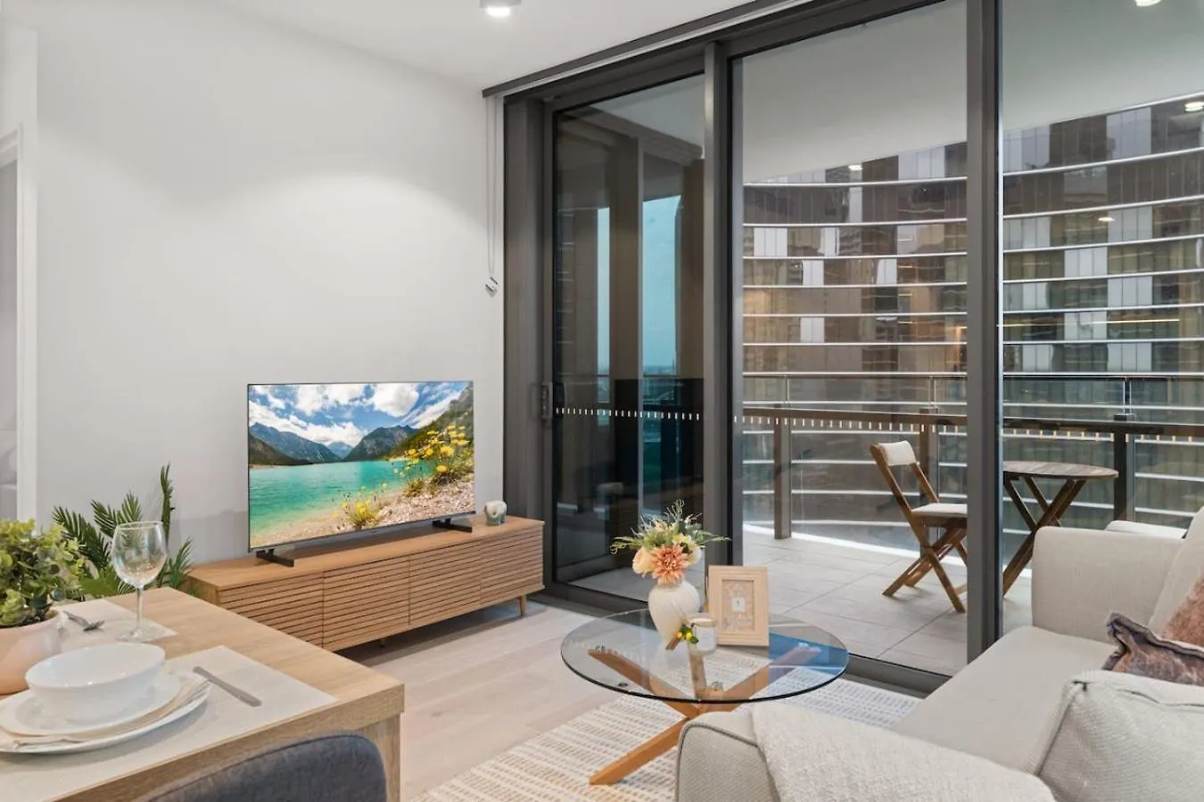 1 Bedroom Apartment In Queens Wharf Brisbane